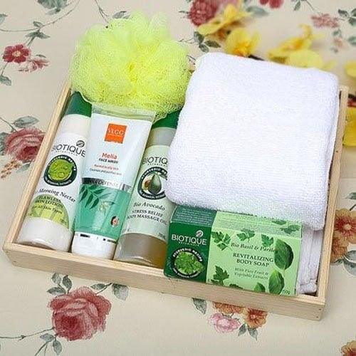 Biotique Herbal Bath & Body Care Gift Set with Towel & Loofah