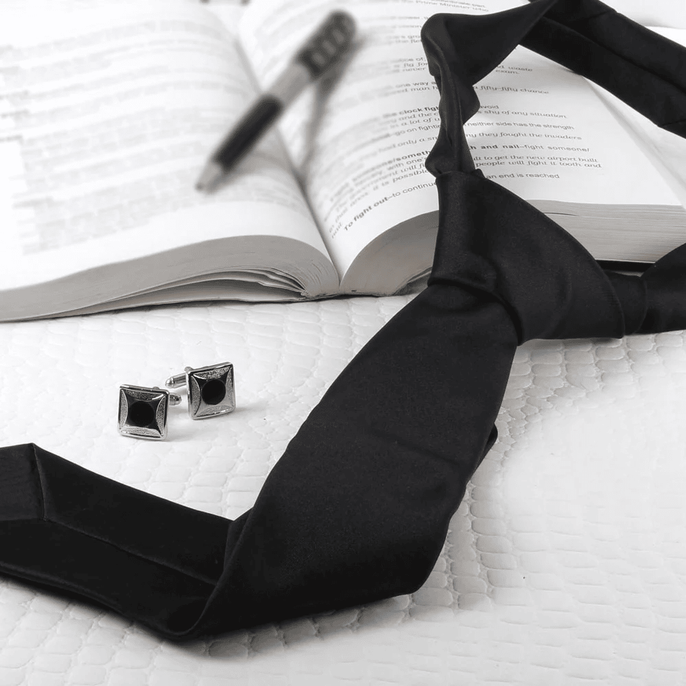 Black Modest Tie With Cufflinks