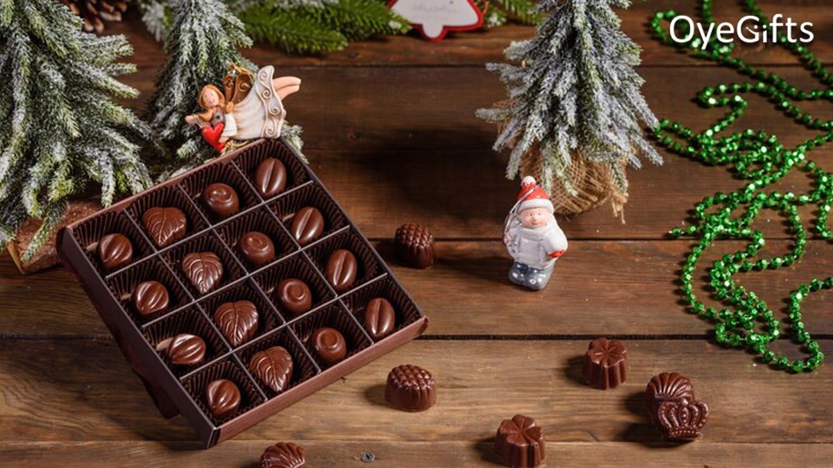 Christmas chocolate|Dairy Milk Hamper|Motichoor Laddoo N Ferrero Rocher|Basket Full Of Chocolates|Lindt Excellence Myrtille Intense with Lindt Excellence Strawberry|Kitkat with Two Layer Lucky Bamboo||