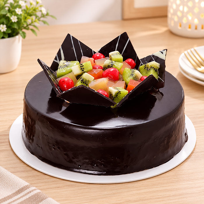 Fruity Chocolate Cake Half Kg with Fresh Fruit Topping