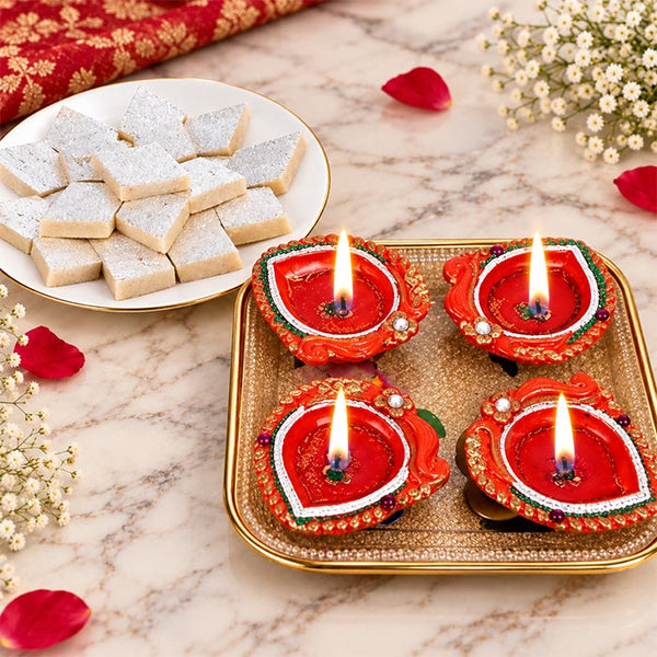 Kaju Katli Sweet Box with 4 Designer Clay Diyas