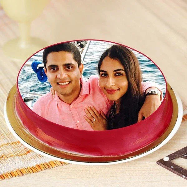 1 Kg Strawberry Photo Cake - Cake Delivery in GiftsGhaziabad