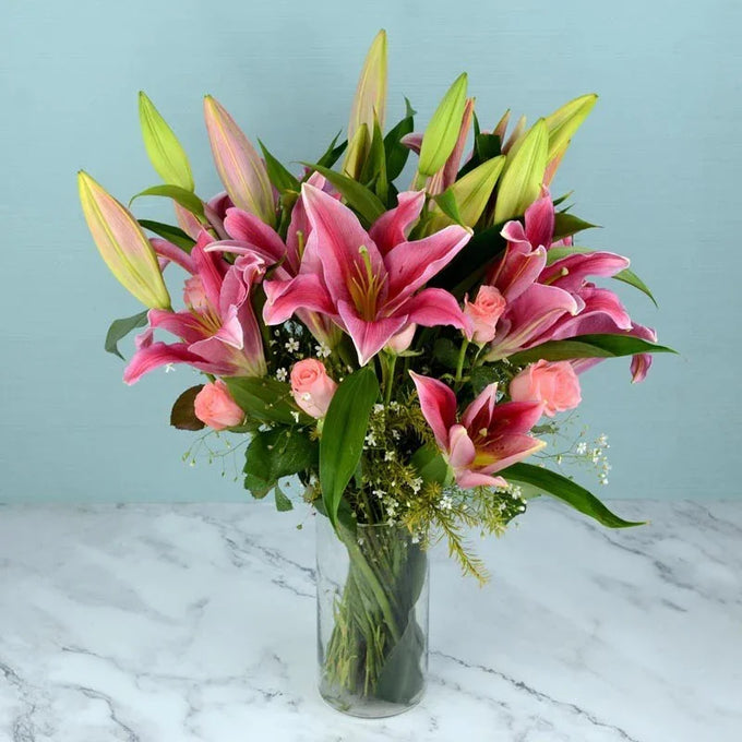 Roses & Lilies in Glass Vase - Flower Delivery in GiftsGhaziabad