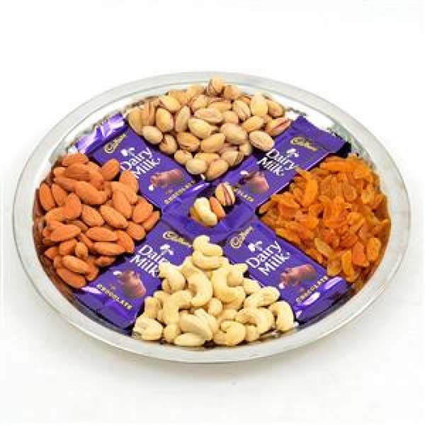 DRY FRUITS AND DAIRY MILK HAMPER