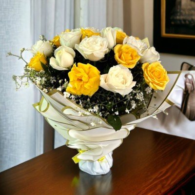 Charming Yellow & White Rose Bunch